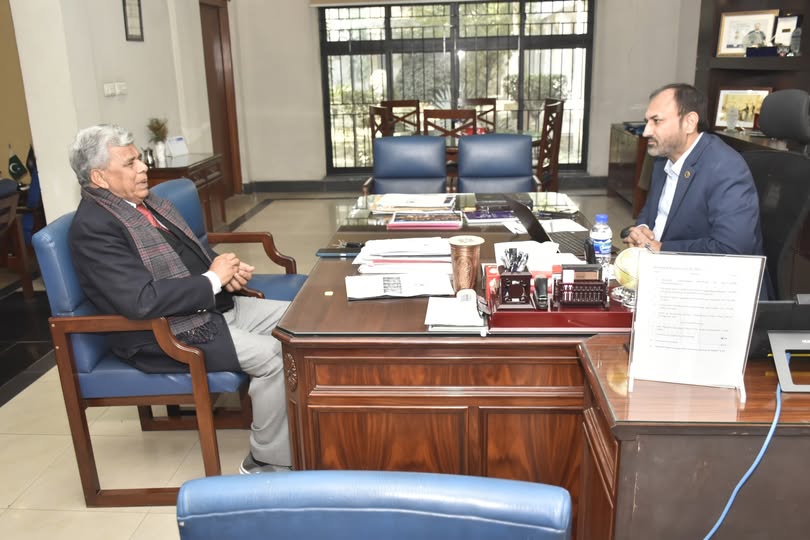 Vice Chancellor Prof. Dr. Shahid Munir (TI) is in a meeting with Dr. Saleem Shuja former Pro Vice Chancellor UET Lahore.